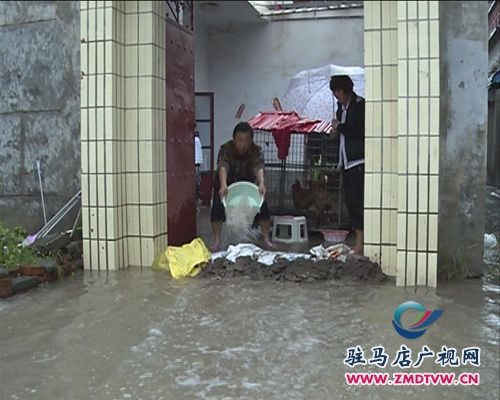 一場大雨道路變“洪溝”