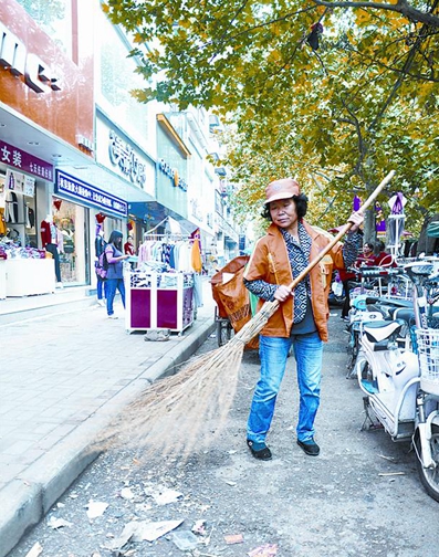 國(guó)慶假日 為駐馬店凌晨3時(shí)起床的城市美容師點(diǎn)贊