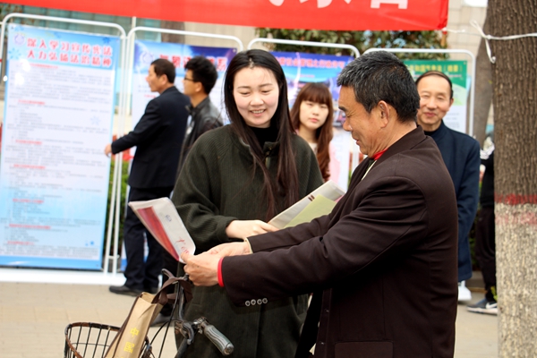 駐馬店市氣象局開展“世界氣象日”宣傳活動(dòng)