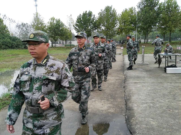 全市60名新任職基層武裝部長(zhǎng)雨中集訓(xùn)