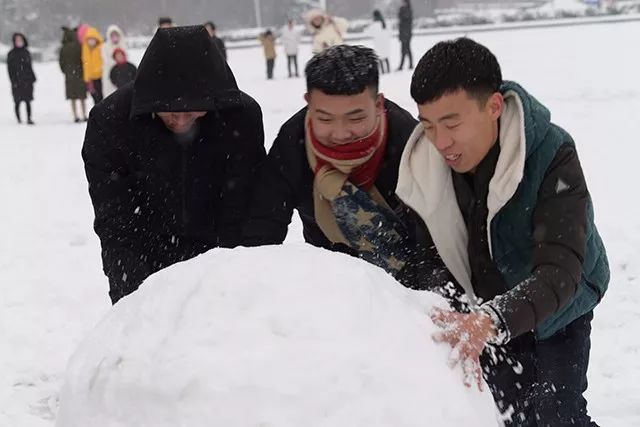 上蔡：體驗(yàn)玩雪之趣 盡享生活之樂(lè)