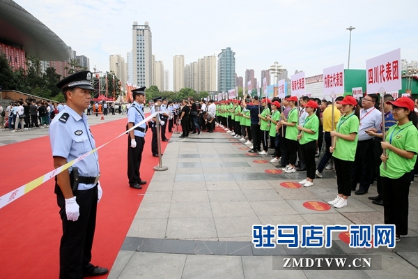 駐馬店警方多措并舉 確保中國農(nóng)加工洽談會(huì)順利召開