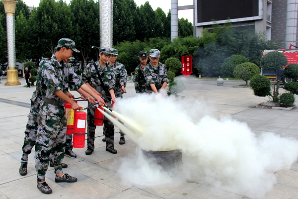 “消防知識進軍訓”走進黃淮學院 500余名師生齊修防火寶典