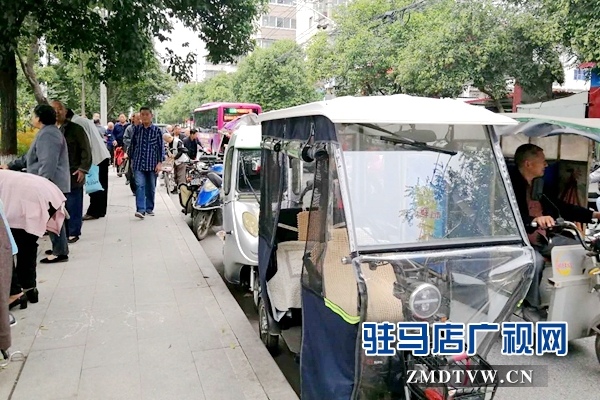 電動車霸路 市民出行受阻