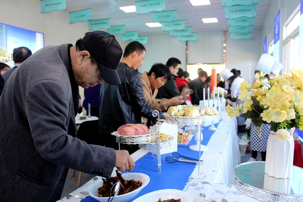 遂平天縱御府舉行 “美食樂翻天 抓錢總動員”活動