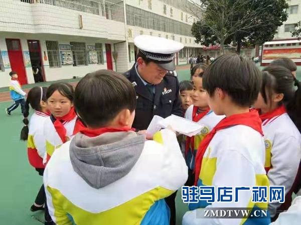  西平交警：送法進校園 師生保安全