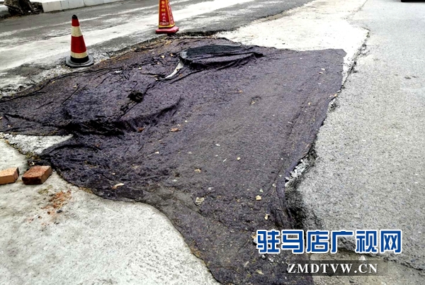 風光路拆除圍擋后路面依舊坑洼 市民期盼再修復