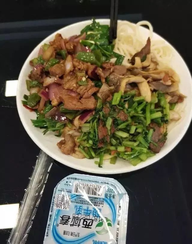 深夜食堂：攢勁弟弟帶你吃！烏魯木齊十大經典拌面館，咱新疆人就好這口... 