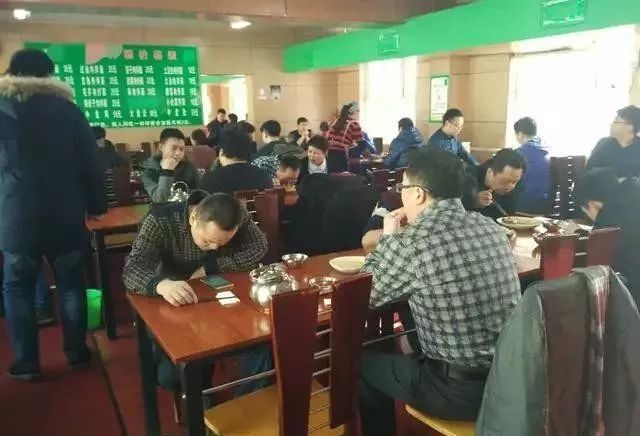 深夜食堂：攢勁弟弟帶你吃！烏魯木齊十大經典拌面館，咱新疆人就好這口... 