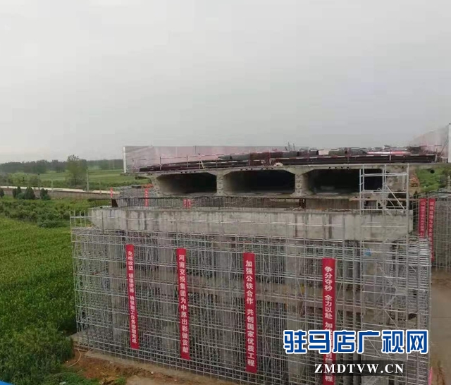 周南高速上跨京廣鐵路橋“華麗轉(zhuǎn)身”跨越京廣鐵路