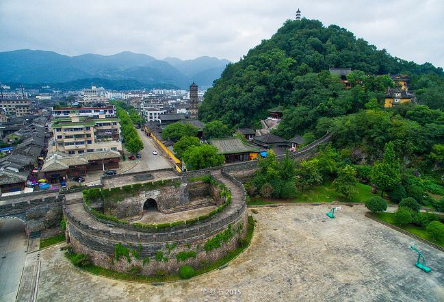 臺風(fēng)侵襲臨海古城：當(dāng)古建筑遭遇洪水猛獸，我們該如何應(yīng)對？ 