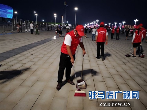 鵬宇集團(tuán)志愿者到駐馬店國際會(huì)展中心開展衛(wèi)生打掃志愿服務(wù)獲點(diǎn)贊