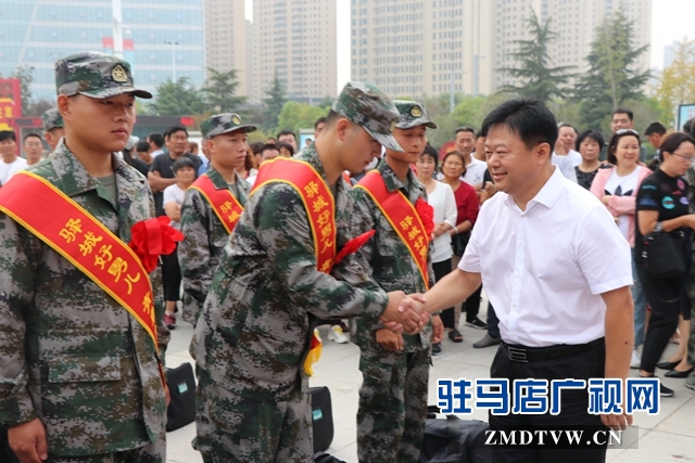 駐馬店市夏秋季應(yīng)征入伍新兵赴軍營(yíng)