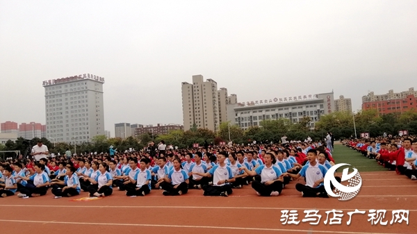 駐馬店市萬人唱豫劇挑戰(zhàn)吉尼斯