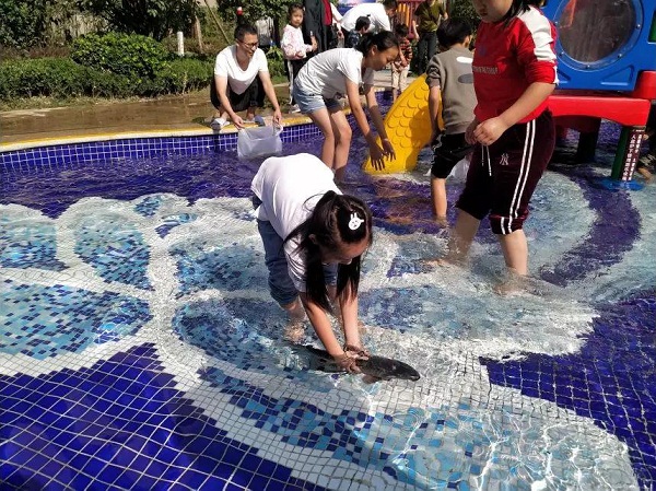 “繽紛夏日，魚(yú)樂(lè)無(wú)限”碧桂園清月灣業(yè)主活動(dòng)圓滿結(jié)束！