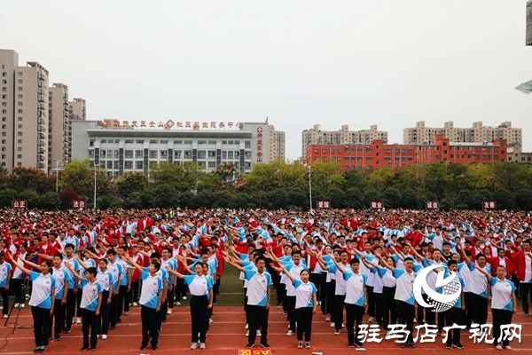 駐馬店市萬人唱豫劇挑戰(zhàn)吉尼斯