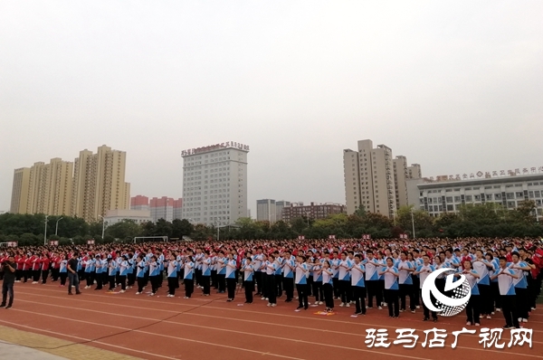 駐馬店市萬人唱豫劇挑戰(zhàn)吉尼斯