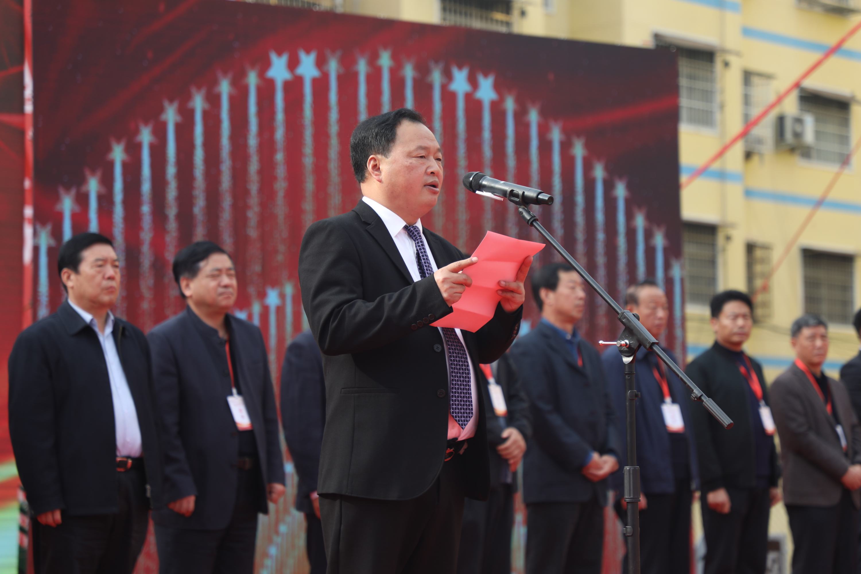 平輿縣藍(lán)天學(xué)校建校二十周年慶祝大會(huì)暨黃淮學(xué)院鄉(xiāng)村振興人才培訓(xùn)基地授牌儀式榮耀盛啟