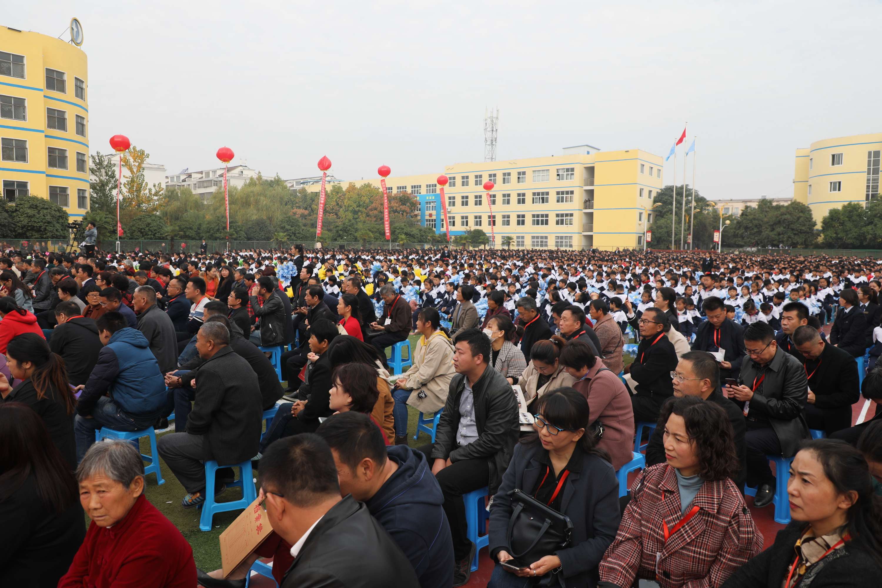 平輿縣藍天學校建校二十周年慶祝大會暨黃淮學院鄉(xiāng)村振興人才培訓基地授牌儀式榮耀盛啟