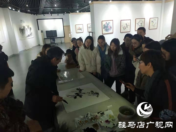 張克洪個(gè)人畫(huà)展在黃淮學(xué)院美術(shù)館開(kāi)展