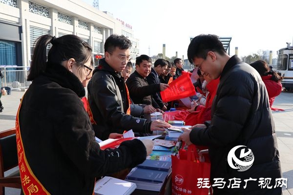 法治春聯(lián)送祝福 憲法精神進(jìn)萬家