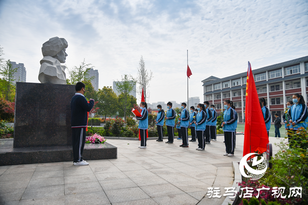 駐馬店市第三中學(xué)開展清明祭英烈活動