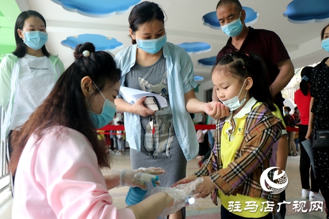 駐馬店市各幼兒園今日錯峰開學(xué)，老師笑迎萌娃歸！