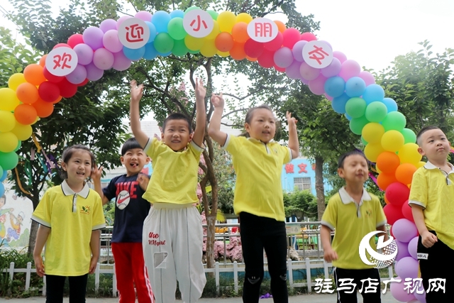 駐馬店市各幼兒園今日錯峰開學(xué)，老師笑迎萌娃歸！