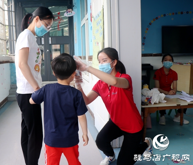 駐馬店市各幼兒園今日錯峰開學(xué)，老師笑迎萌娃歸！