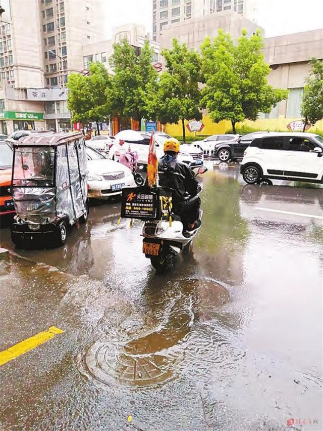 雨中，那些平凡的身影