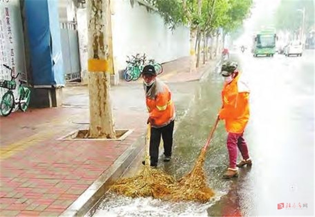 雨中，那些平凡的身影