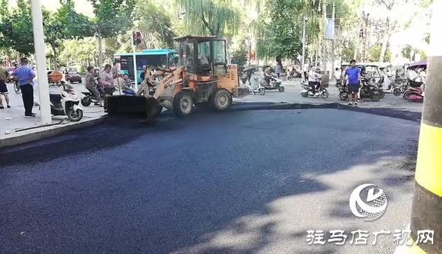 迎盛會 保暢通 市區(qū)多條道路整修路面