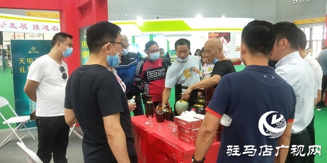 市長點贊！客商圍觀！蔡洪坊品牌展廳很熱鬧