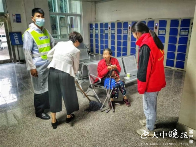 真情關愛老人 雨露滋潤心田