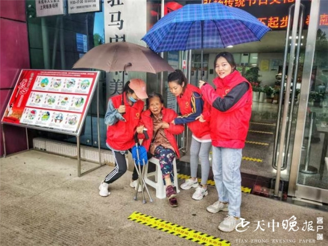 真情關愛老人 雨露滋潤心田