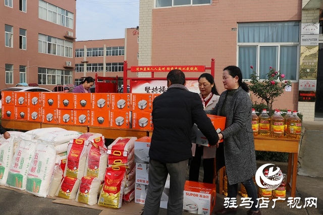 駐馬店市雨霽志愿者服務(wù)支隊(duì)到確山縣開展愛心幫扶活動(dòng)