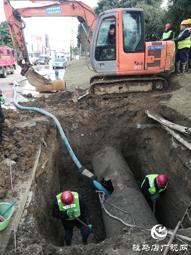 駐馬店市區(qū)開源大道東段一處水管爆裂 目前已恢復(fù)正常