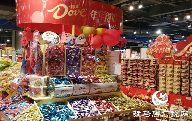 駐馬店：張燈結(jié)彩年味濃 年貨市場迎春忙