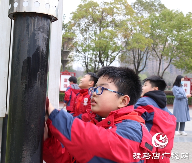 雷鋒日學(xué)雷鋒 駐馬店實驗小學(xué)在行動