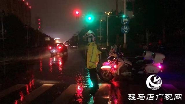 駐馬店交警奮戰(zhàn)一線守護平安