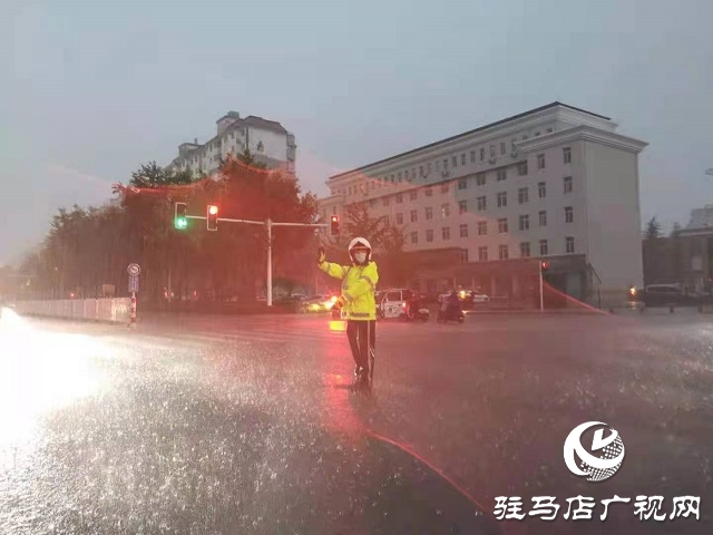 駐馬店交警奮戰(zhàn)一線守護平安