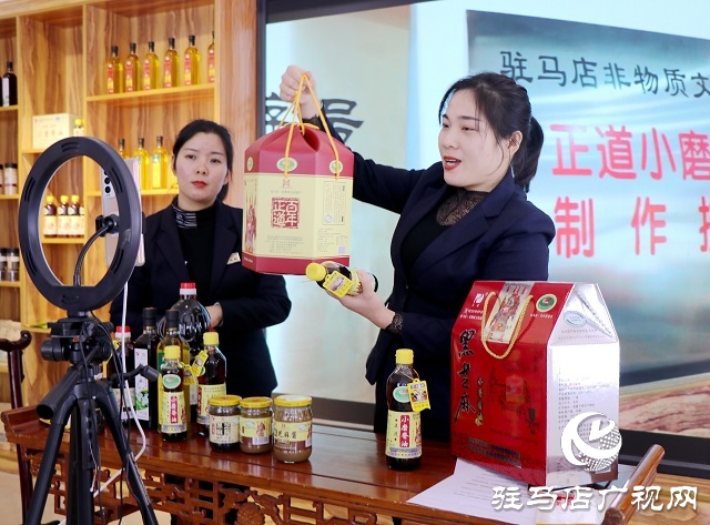 疫情下直播間再就業(yè) “餐飲店花”秒變“香油西施”