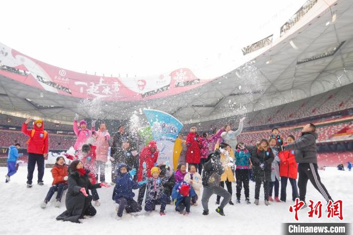 北京冬奧會的結(jié)束，是“中國冰雪元年”的開始