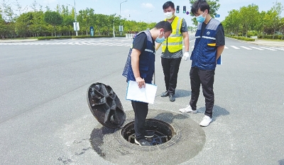 汛期，咱腳下的井蓋安全嗎？遇無蓋窨井傷人，誰擔責？