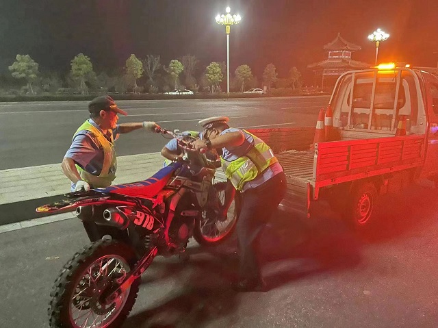 百日行動 | 駐馬店交警嚴查“飆車炸街黨” ！