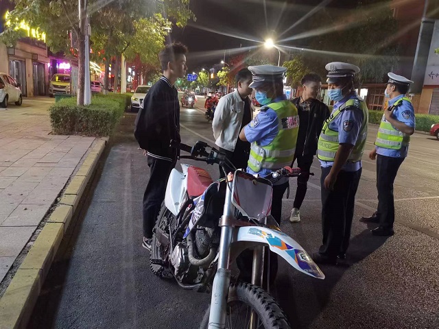 百日行動 | 駐馬店交警嚴查“飆車炸街黨” ！