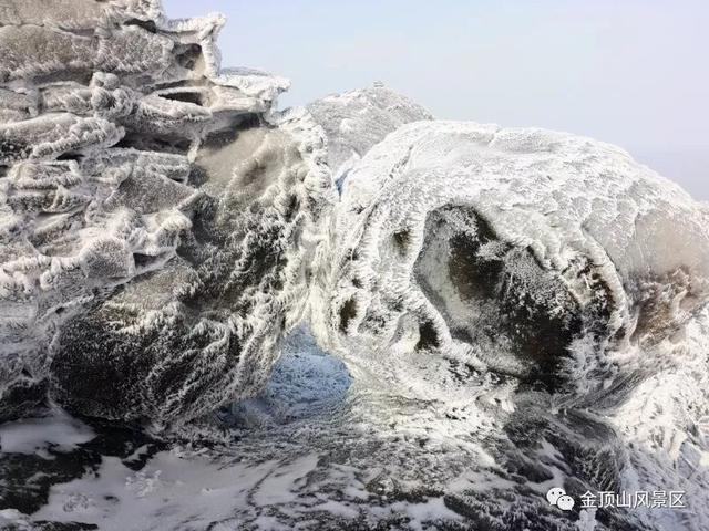 「金頂●冬雪」忽如一夜春風(fēng)來，千樹萬樹梨花開