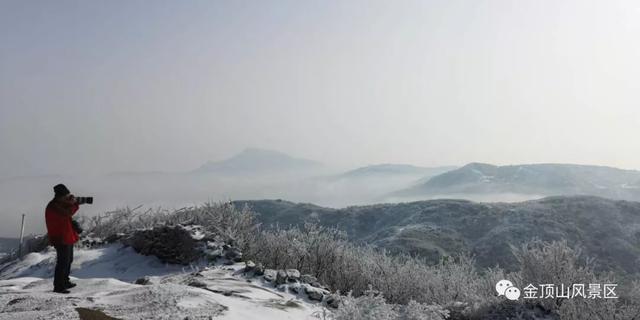 「金頂●冬雪」忽如一夜春風(fēng)來，千樹萬樹梨花開