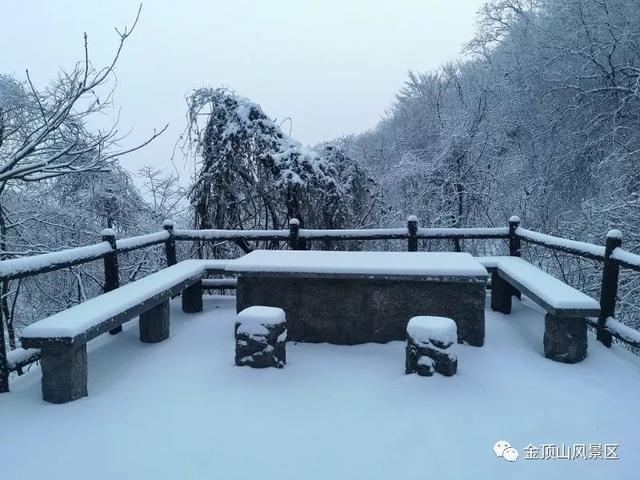 「金頂●冬雪」忽如一夜春風(fēng)來，千樹萬樹梨花開