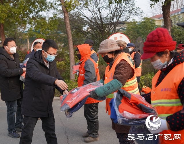 正陽縣總工會：“愛心棉衣”送給一線環(huán)衛(wèi)工